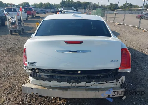 2016 Chrysler 300 Anniversary Edition z USA, uszkodzony, nr VIN 2C3CCAAG0GH295617